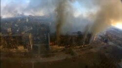 Горящие и разрушенные дома в Мариуполе, 14 марта 2022 года